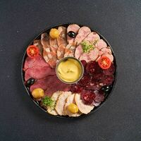 Мясная тарелка в Lafa Lounge