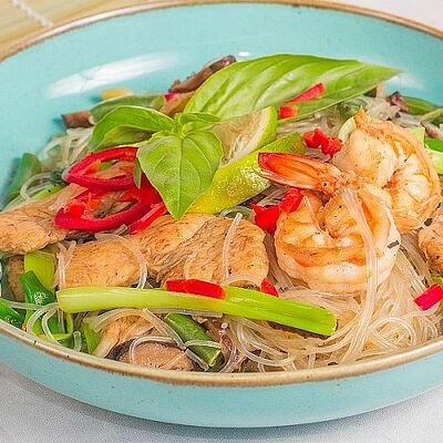 Фунчоза с креветками и курицей в цитрусовом соусе в Луиджи & Тосё по цене 479