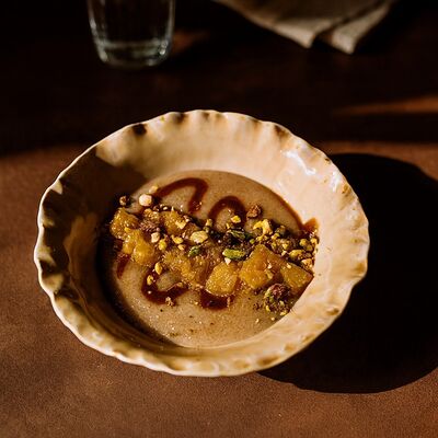 Амарантовая каша с апельсином и солёной карамелью в АВЛИ бистро по цене 650 ₽