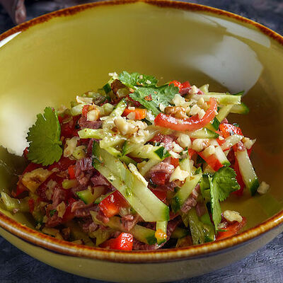 Тбилиси с говядиной, свежими овощами и кахетинским маслом в Сулугуни по цене 449 ₽