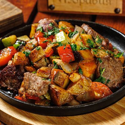 Жаркое из телятины в Моравия по цене 690 ₽