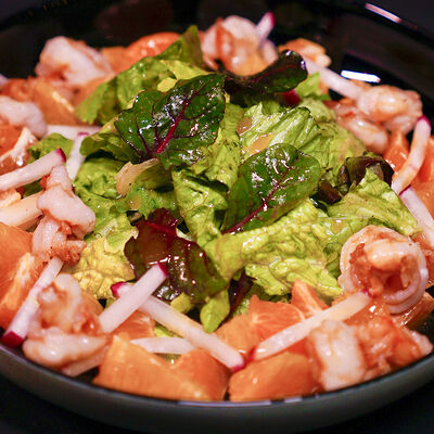 Салат с тигровыми креветками в Ostroff по цене 640 ₽