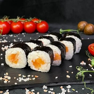 Ролл Лосось в Кусочек Италии по цене 399 ₽