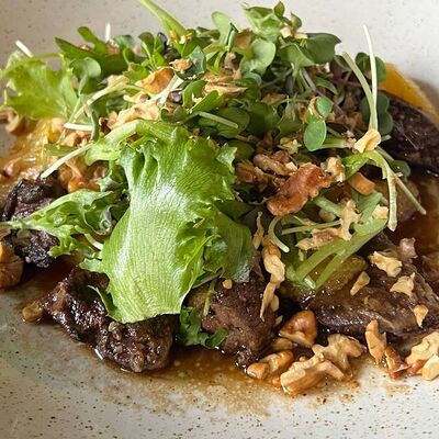 Салат с печенью цыпленка и апельсином в The James Shark Pub по цене 420 ₽