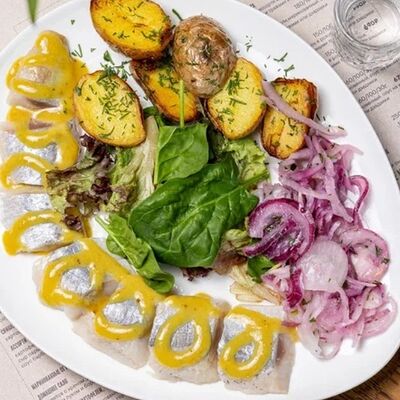 Филе сельди с картофелем в Уголёк по цене 430 ₽