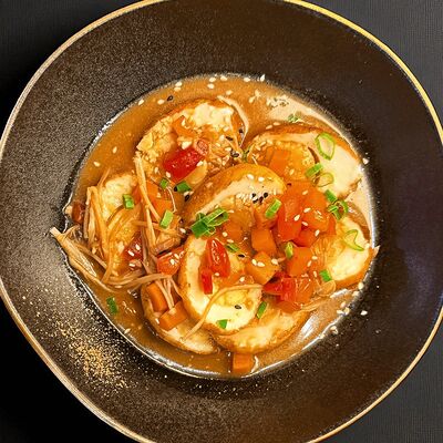 Закуска: Жареные яйца с овощами в соусе Мисо в Singapore Premium по цене 160 ₽