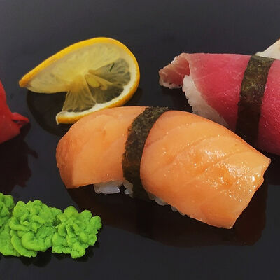 Суши с лососем в Pipirolly по цене 185