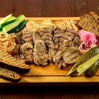 Ну очень много мяса в Белка