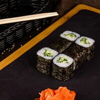 Ролл с огурцом в Лабиринт