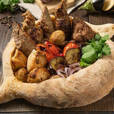 Ассорти шашлыков и люля в Гамарджоба по цене 2580 ₽