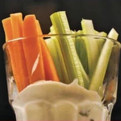 Свежая морковь и сельдерей с соусом тартар в William Bass по цене 550 ₽