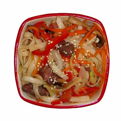 Удон с говядиной в Sushiwoker по цене 580 ₽
