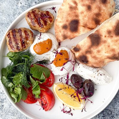 Восточный завтрак с яйцом пашот в Food market skolkovo по цене 790 ₽