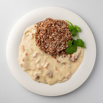 Филе куриной грудки в сливочном соусе с гарниром в Кафе МилАриЯ по цене 754 ₽