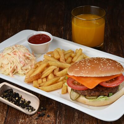 Чизбургер в Doner & Pizza по цене 590 ₽