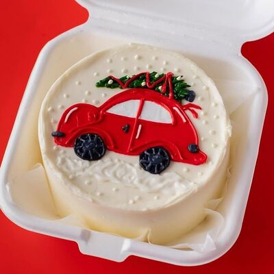 Бенто-торт на Новый год с машинкой в Мамин Cake по цене 2300 ₽