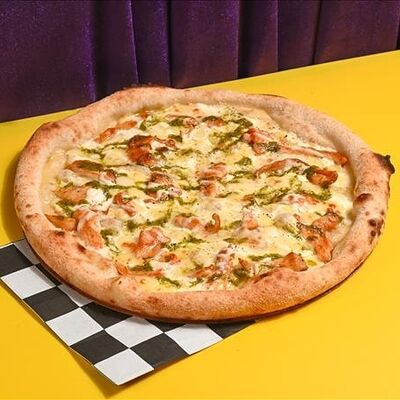 Пицца Курица с песто в Cheesemania по цене 530 ₽