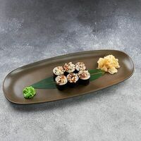 Ролл с угрём и огурцом в 1st Gallery Lounge
