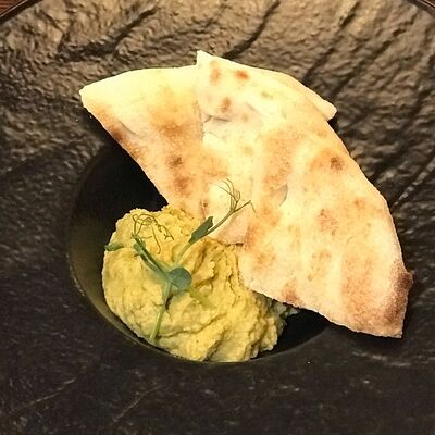 Хумус с лепешкой в Руккола по цене 580 ₽