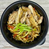 Wok удон c курицей в Umami
