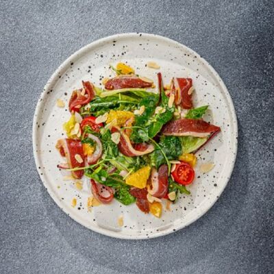 Салат с копченой уткой в Ферма по цене 565 ₽