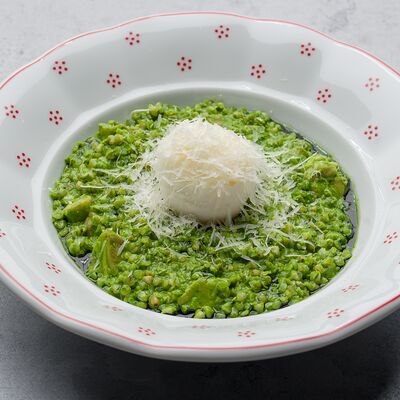 Зеленая гречка с яйцом пашот и муссом из пармезана в Август бистро по цене 640 ₽