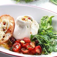 Буррата в Mama Roma