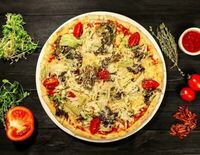 Пицца поло и панчетта в Чентуриппе