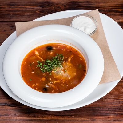 Солянка с почками, лимоном и каперсами в Трактир Колесо по цене 577 ₽