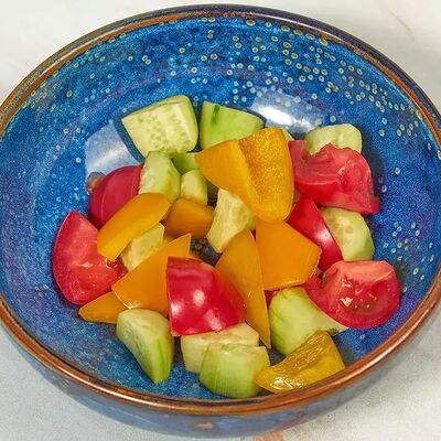 Детский салат овощной в Tao Sushi Lab по цене 390 ₽