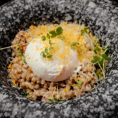 Зеленая греча с яйцом пашот, грибной пастой, трюфельной маслом и крошкой хрустящего бекона в Cruise по цене 400 ₽