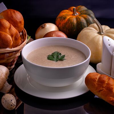 Суп-крем с курицей и грибами в Тесоро по цене 600 ₽