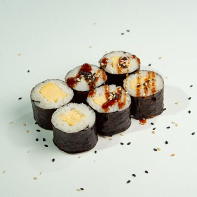 7 Малый ролл с омлетом, соусом унаги (6 шт.) в ЁБИСАН по цене 319 ₽