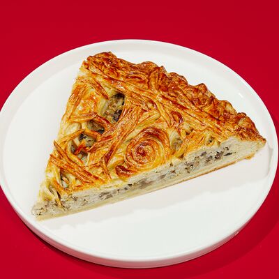 Пирог слоеный с курицей и грибами в Farina Ватрушкина по цене 285 ₽