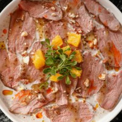 Карпаччо из утки с грибным соусом в Молодость по цене 590 ₽