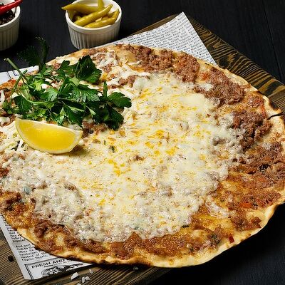 Лахмаджун с мясом и сыром в Шеф по цене 540 ₽