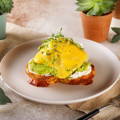 Пашот с авокадо в Kristof Coffee and Kitchen по цене 730 ₽