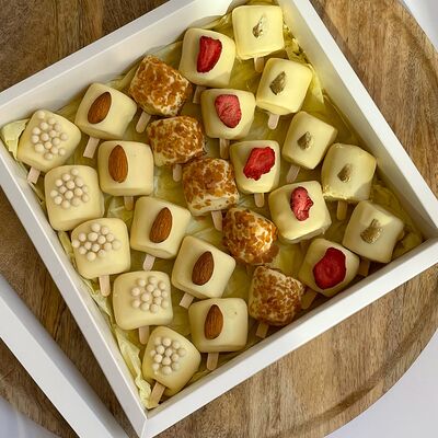 Бананы в шоколаде Авиньон большой в Клубника по цене 4990 ₽