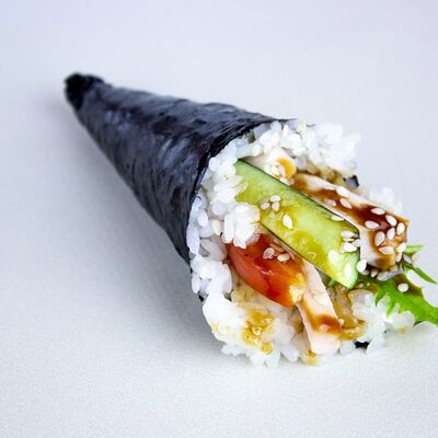 Темаки Чикен в SushiShark по цене 190 ₽