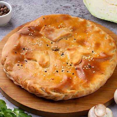 Пирог с капустой, грибами и луком в Пекарня Кулинария Пиццерия ОБОЖАЮТВСЕ! по цене 999 ₽