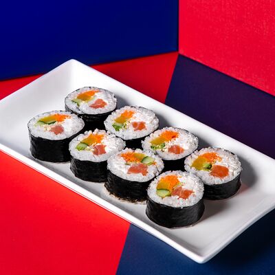 Кимбап с лососем в Poke'n'roll по цене 750 ₽