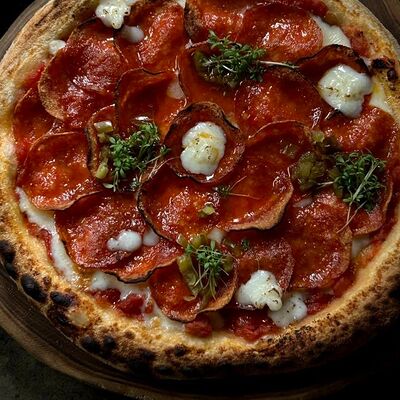 Пицца Пеперони и халапеньо в Voodoo bar по цене 930 ₽