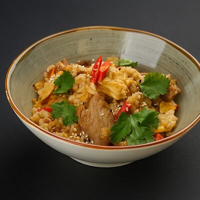 Рис по-азиатски с говядиной в Ческыт по цене 579 ₽