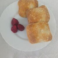 Пирожок печеный с клубникой в Ивушка