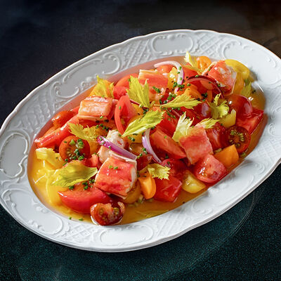 Краб по-каталонски, томаты и красный лук в Гвидон по цене 3980 ₽