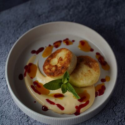 Сырники с заварным кремом в Кофетоп по цене 450 ₽