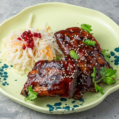 Свиные рёбра в соусе барбекю в Jager restopub по цене 1020 ₽