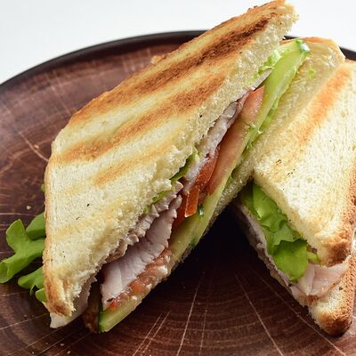 Club Сэндвич с курицей в Самое популярное кафе по цене 320