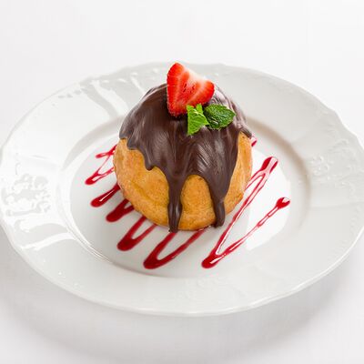 Ромовая баба с цукатами в Dr. Живаго по цене 550 ₽