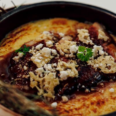 Калининградский угорь с кукурузной кашей и копченым сыромв Барборис по цене 1440 ₽